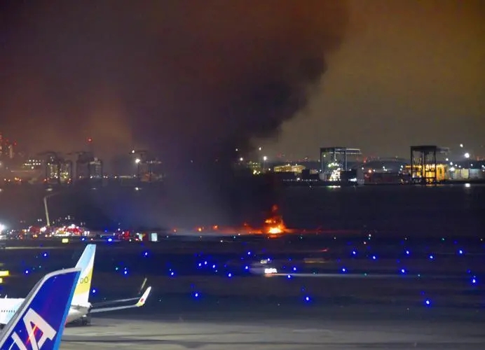 灾难频发！日本又发生一起事故，日本航空一架A350-900客机，与一架Dash-