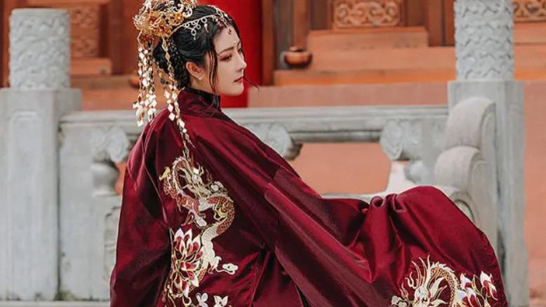 我死在了将军最爱我的那年，他痛不欲生，我重生后却发现，他喜欢的只是死去的我