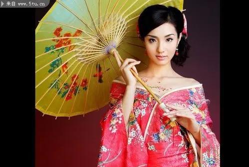发现了一个秘密，日本女生真的不穿内衣，更不戴胸罩不穿内裤了，因为完全没有必要，光