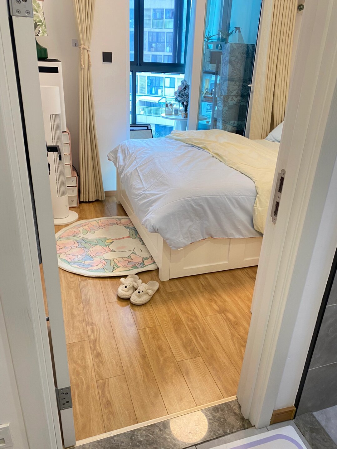 23岁，买了人生第一套房子
房子虽小，
但胜在我喜欢



