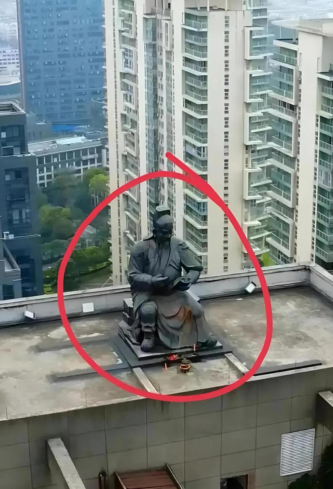 物业把这个放到楼顶业主知道吗？