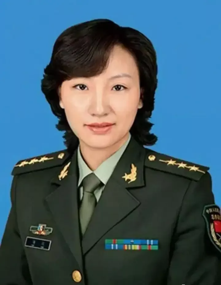 刘滨，伟大领袖毛主席孙子毛新宇的媳妇，2008年汶川地震时，捐出10万元的积蓄，