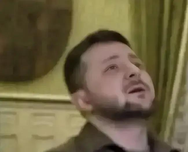 血崩了，司机哭了！乌军新任总司令瑟尔斯基亲自宣布从阿夫杰耶夫卡撤军！
尽管简中乌