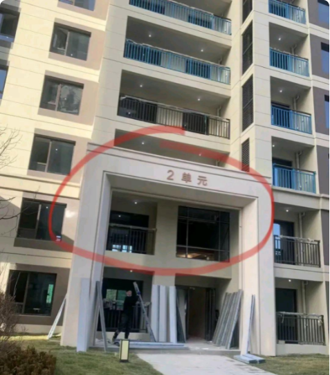 自从买下了这个二楼之后，我真的是傻眼了！我从来没见过这么离谱的事情！你知道吗，这