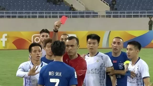 亚足联，这一次真是下了狠心，似乎铁了心要将中国足球推向绝路。他们没有给中国举办亚