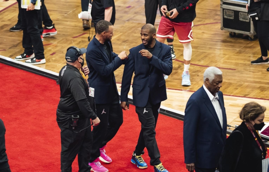 库里真的是球队老大！休赛季多次组织队内训练！

根据勇士跟随记者透露的消息，库里