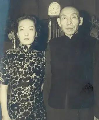 杜月笙被绑架时，领头劫匪张口就是40万大洋，杜月笙淡淡道：“40万太少，我出90