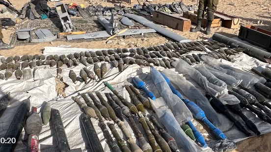 加沙北部大批武器被以军发现，品种繁杂堪称哈马斯装备大全。

以色列国防军在最近的