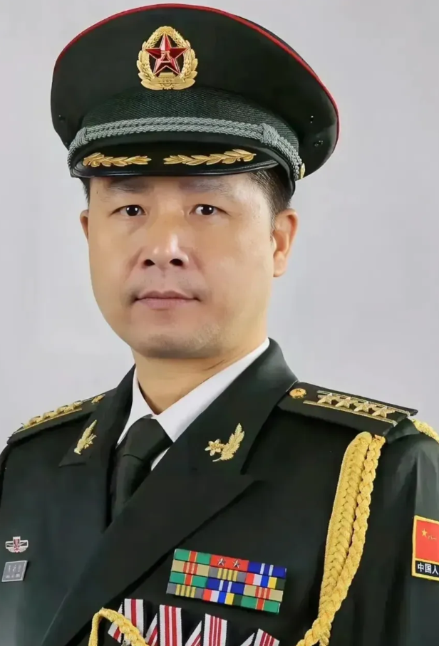 请‮为您‬伟大‮反的‬导‮家专‬陈‬德明icon停‮留‬一秒，他扎根大漠26年，