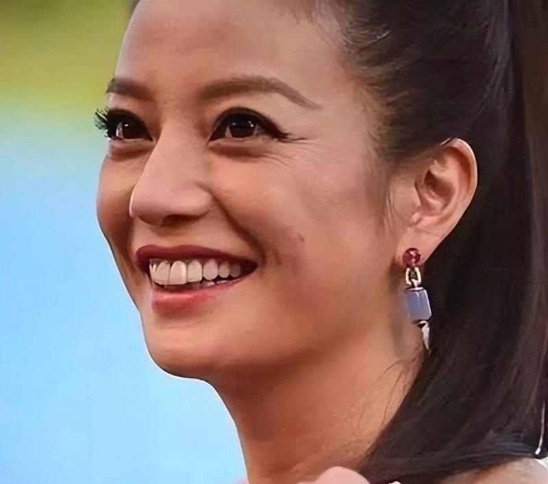 赵薇顶风作案祸害一方, 罪行不止亲日辱华, 今现状让网友直言痛快