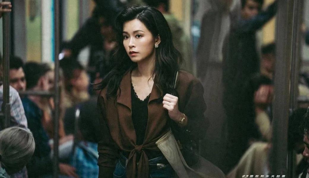 文咏珊今年可以说是丰收年，前段时间，她出演爆款电影《消失的她》中李木子一角，表现