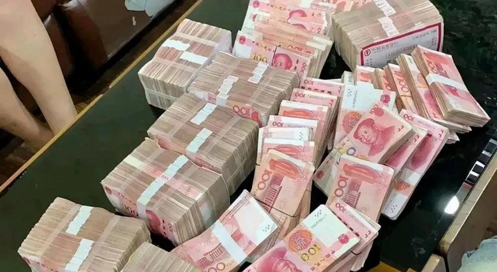 银行失误错把储户500元打成500万，等银行发现时却发现储户已将500万全部花光