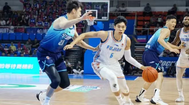 CBA10月25日比赛日概况：
1、上海9分小胜江苏，王哲林国家队比赛后下滑严重