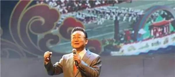 移居加拿大的蒋大为这几天回国捞金 ，结果演出现场不足二百人。
在返回加拿大的飞机