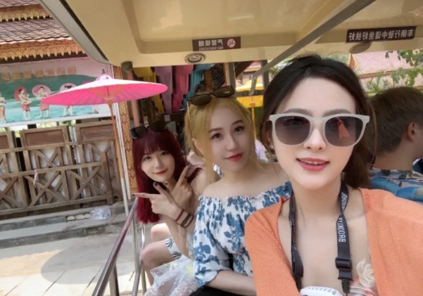 瞳夕分享旅游照：把沿途每一帧星芒收进载满痴梦的行囊#LOL主持人#亚运女神