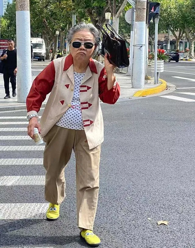 我表姐当年嫁给了上海知青，后来就随着她丈夫在上海生活了40多年。

她每次回连云
