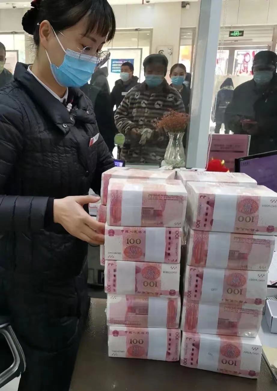 一男子去世，留下500万贷款，银行要求男子的儿子限期偿还，儿子并没有拒绝，但是同