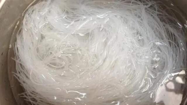 粉条怎么炒好吃？关键是筋道入味还不粘锅？技巧都在这里！