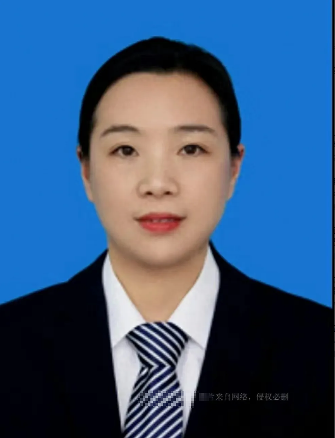 最近，一个年轻女官员的升迁引发热议！她叫易冰，今年27岁，现任泗洪县副县长。13