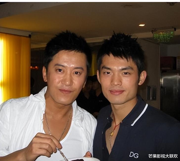 他8次上春晚，作死被捕入狱，今54岁无人问津，老搭档也断了联系（连续五年上春晚）-第16张图片-九妖电影