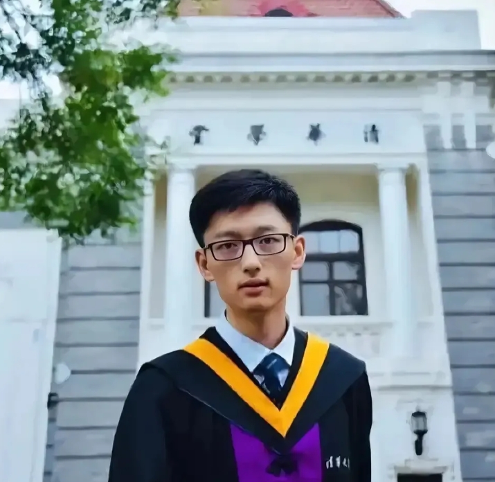 他曾是别人眼中别人家的孩子，却在谷歌工作，却在家庭生活中实施暴力，杀了自己的妻子