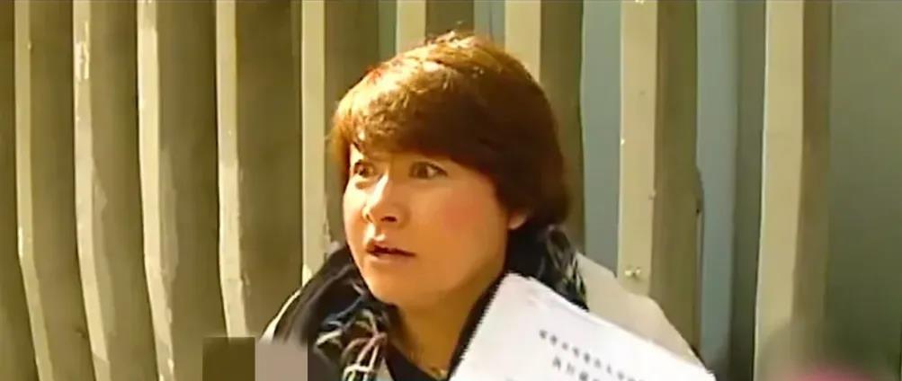 “我没签字，难道别墅自己长腿跑啦？”四川成都，女子出国打工，临走前将自己227平