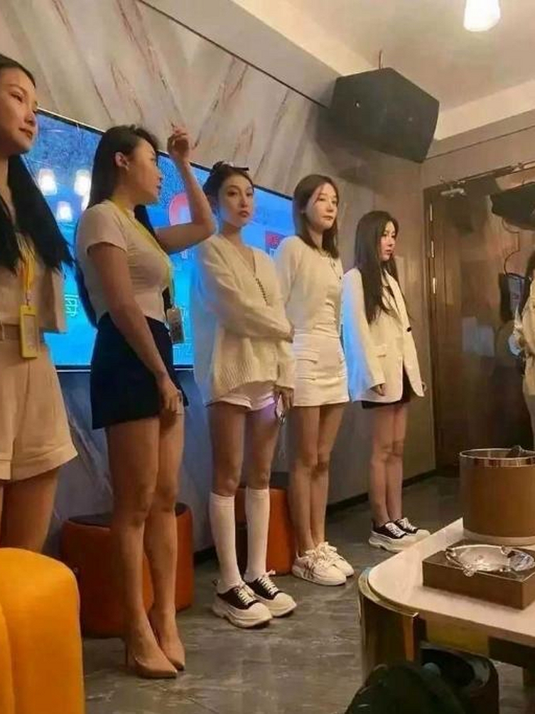我哥们选左2，我该选哪个？