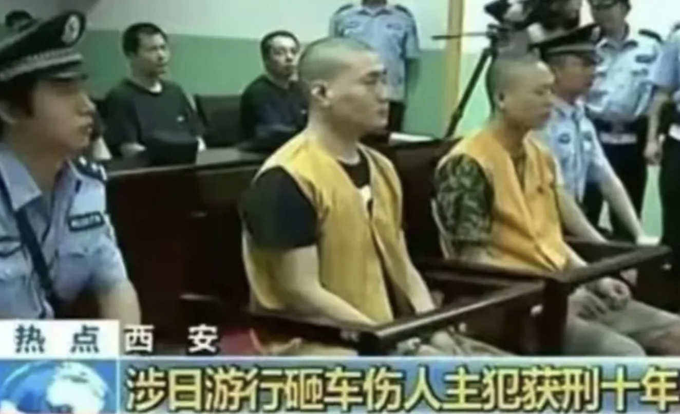十几年过去了，U型锁们又要卷土重来，无数个“蔡洋”跃跃欲试，你们这样下去，会坐实