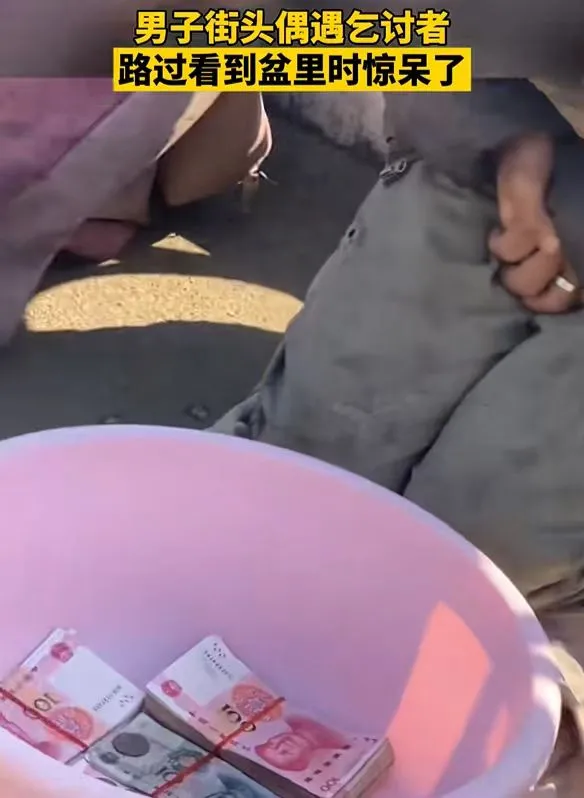 上海，一个年轻的小伙子走在街头，路过一座天桥时，他的目光被一名乞讨者吸引住了。那