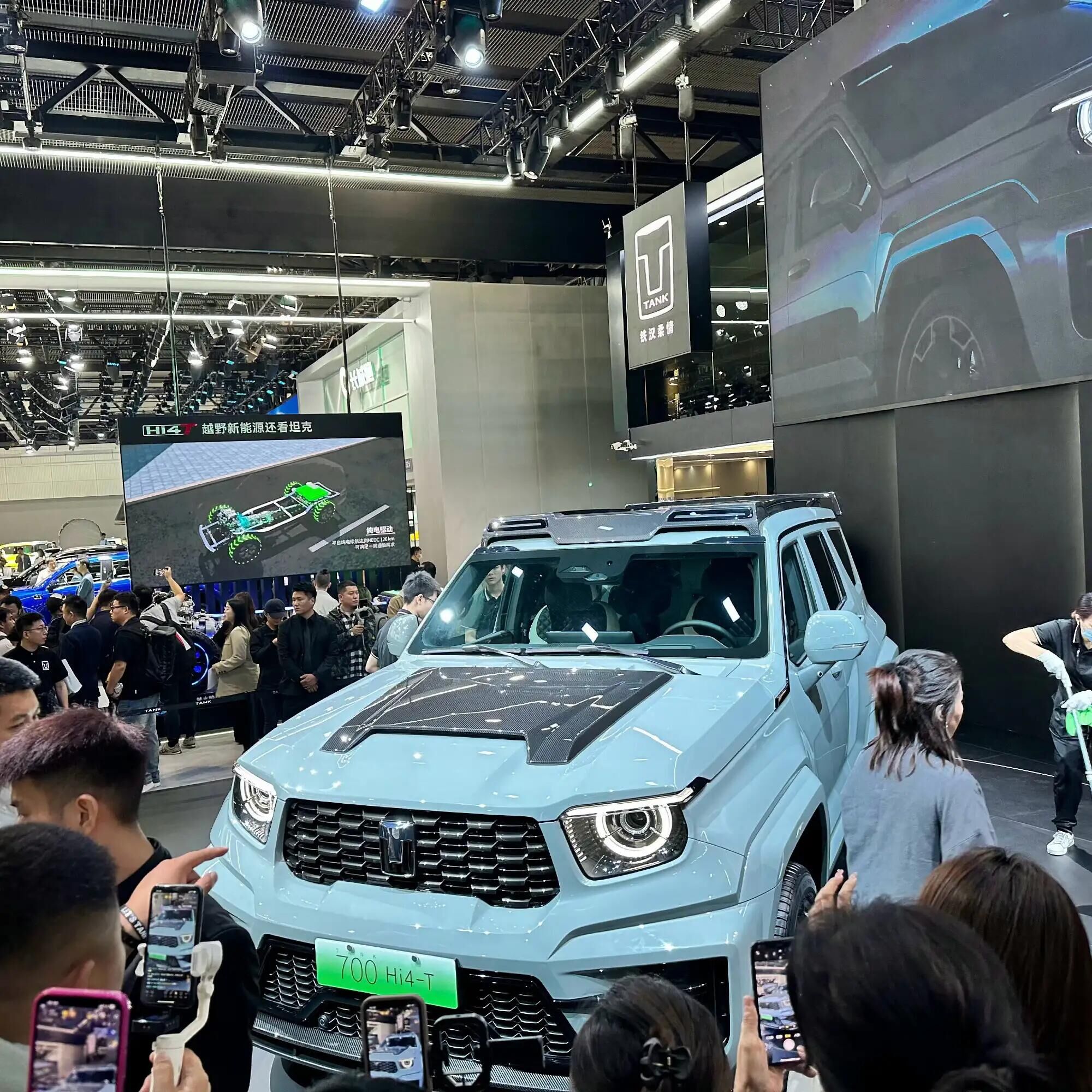 70万人民币！！！真敢卖啊！！！我倒是真好奇现在的汽车自媒体们怎么忽悠我们，把7