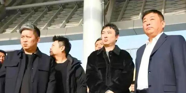 400亿债务压顶，王思聪终于向生活低下了头
王思聪专注换女友20年，最近却进了“