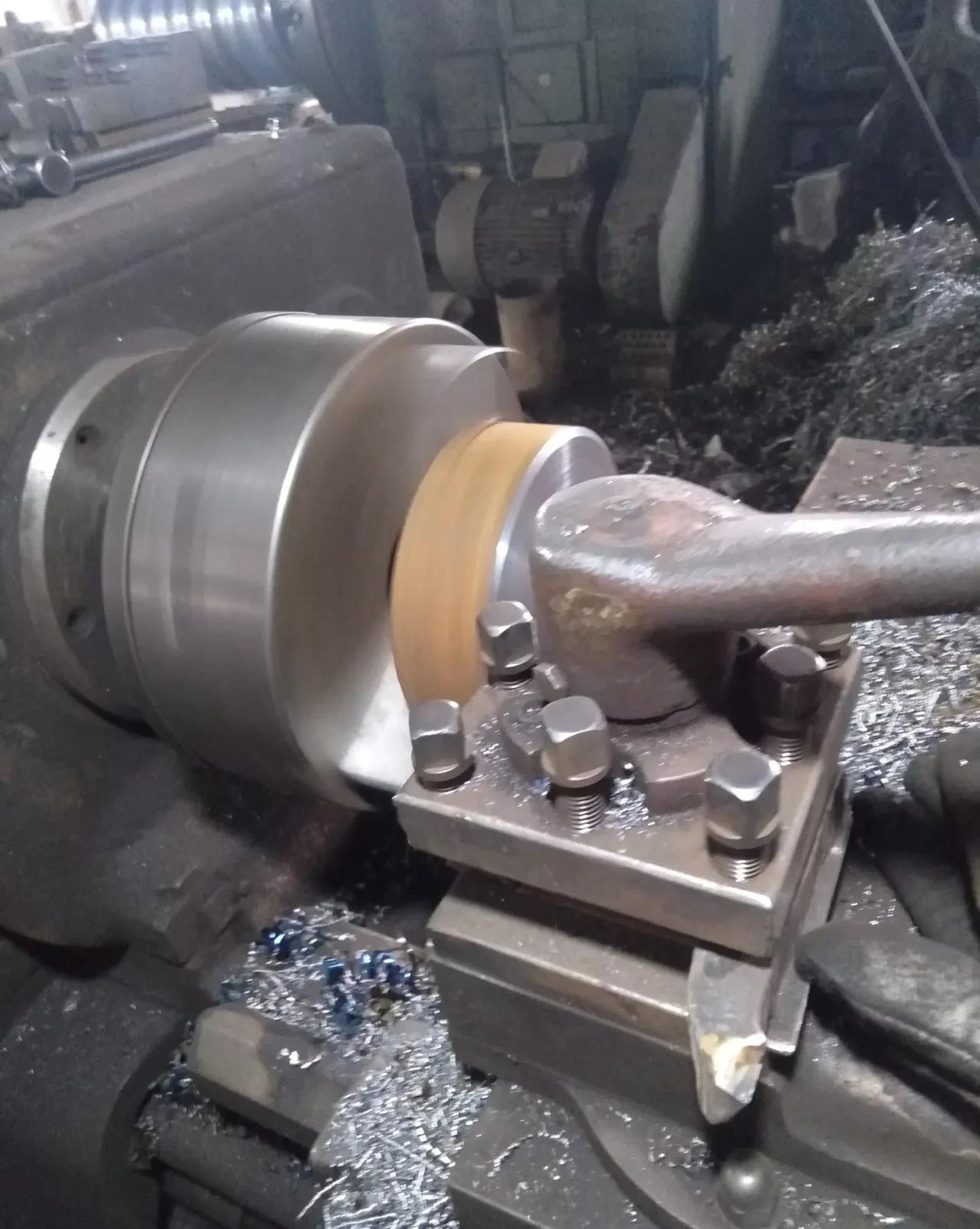 中国的机床厂是一家一家的倒闭，比如老牌的沈阳机床厂，大连、哈尔滨、昆明、济南、上