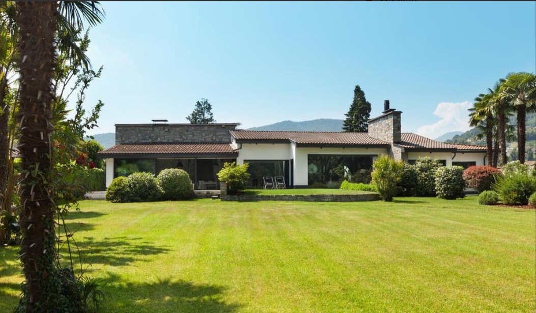 广州白云，老人多年前买了块宅基地，花100多万建2000平米的3层楼。 以为可以