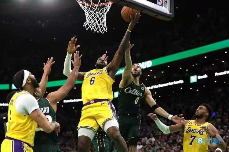 直播吧12月25日讯 近日，帕金斯在《NBA Today》节目上谈到了明天的黄绿