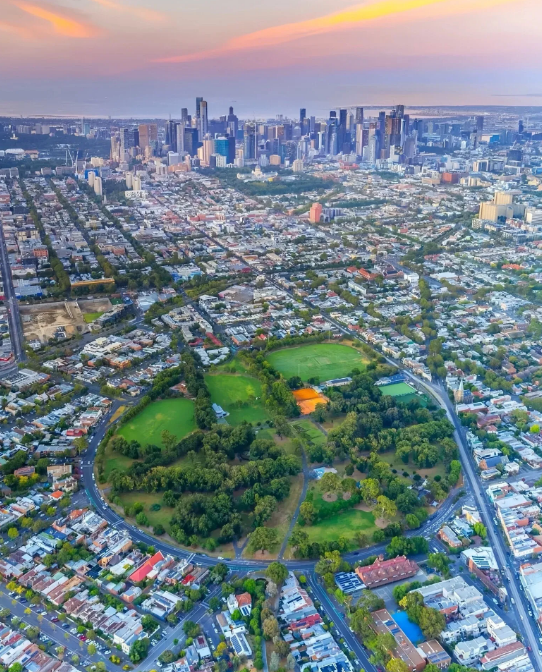 人性到底有多恶？昨天晚上我们单位一位同事请我吃饭，按照约定时间进入饭店后，我惊呆