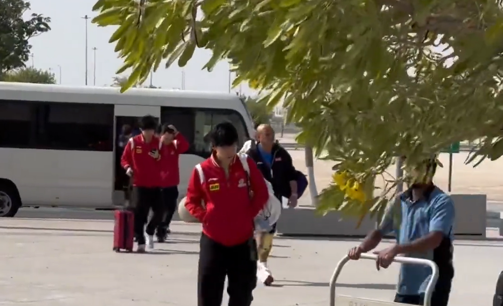 心情低落！莎头圆满多哈备战，王楚钦林高远待了半月，太难了
此前国乒大部队回到北京