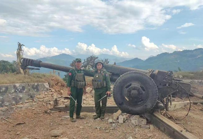 战斗这么紧张激烈，果敢同盟军还换迷彩军装了，武器配备了97短突击步枪。36平方公