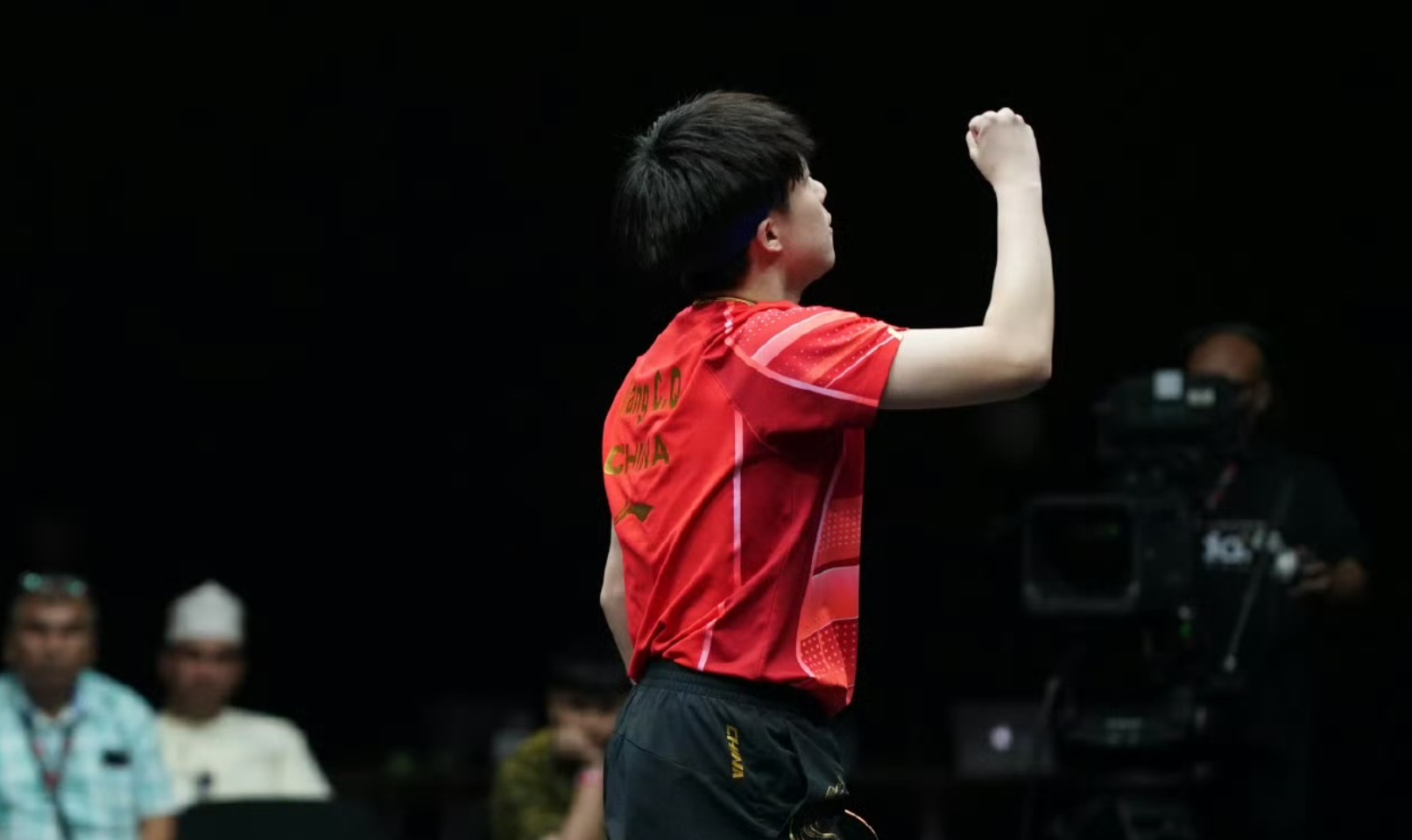 神定律！王楚钦横扫张本，单打全胜对手哑火，王皓露笑容
1月4日，国际乒联多哈男子