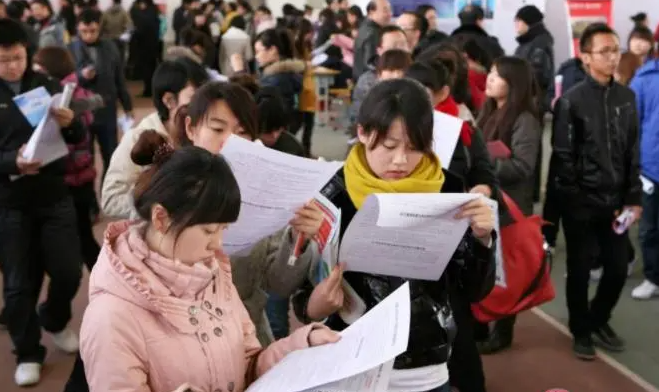 真不知道孩子读三本的意义在哪里？

同事家的姑娘，民办本科上大四了，一年学费29