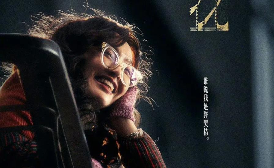 虽然唐嫣在拍《繁花》，但已经有三年没有作品了，时尚资源也下降，在真人秀中炒冷饭，