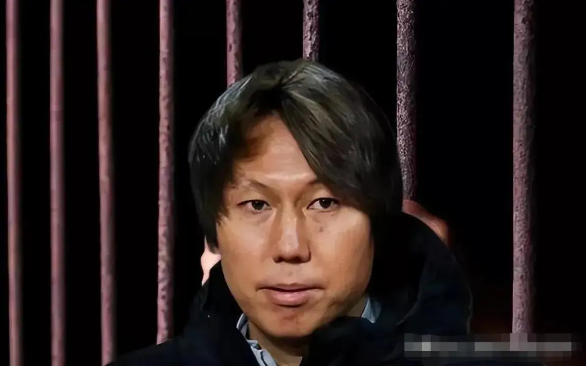 传闻李铁目前被安排进入监狱内……
与以前的单人房间相比，李铁现在住在一个六人通铺