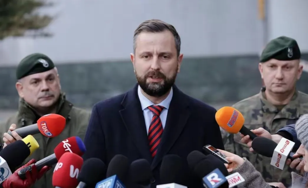 波兰为何那么急忙和俄罗斯开战，我分析有以下3种可能。
1、唇亡齿寒，波兰和乌克兰