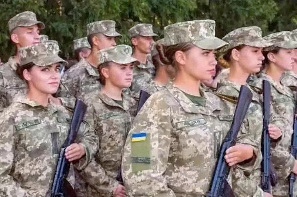 只要没怀孕，乌克兰女兵必须上战场！
乌克兰急需补充兵源，征兵部门强调，乌克兰的男