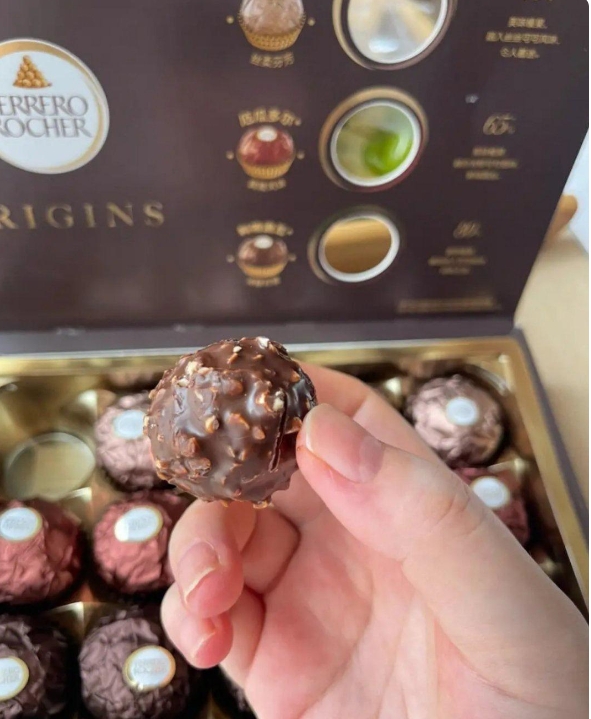  以前小时候总能在电视上看到费列罗的广告，主打一个高端。现在确实少了很多，或者说