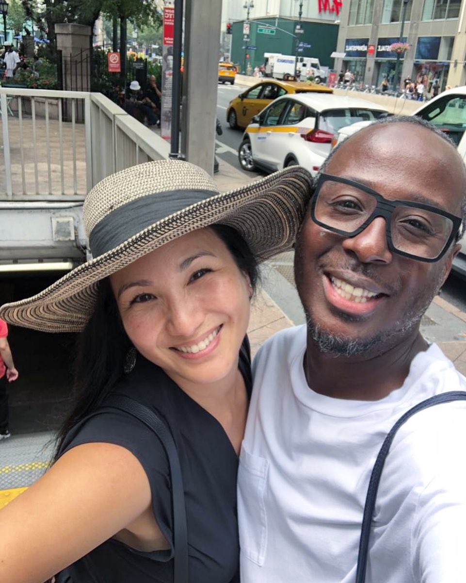 她是香港著名女星郑佩佩的女儿，曾经参与黄子华主演电视剧《男亲女爱》，还有多少人还