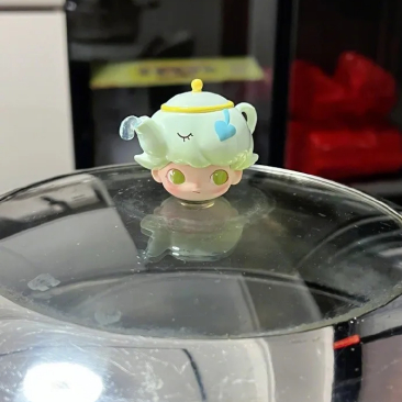 爷爷把泡泡玛特的头拧下来当锅盖把手了