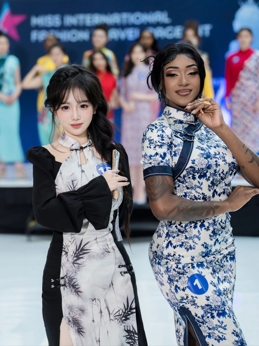 我在硅谷点亮汉服世界地图🇨🇳我来自东方
与外国人一同旗袍走秀🇨🇳开启了龙