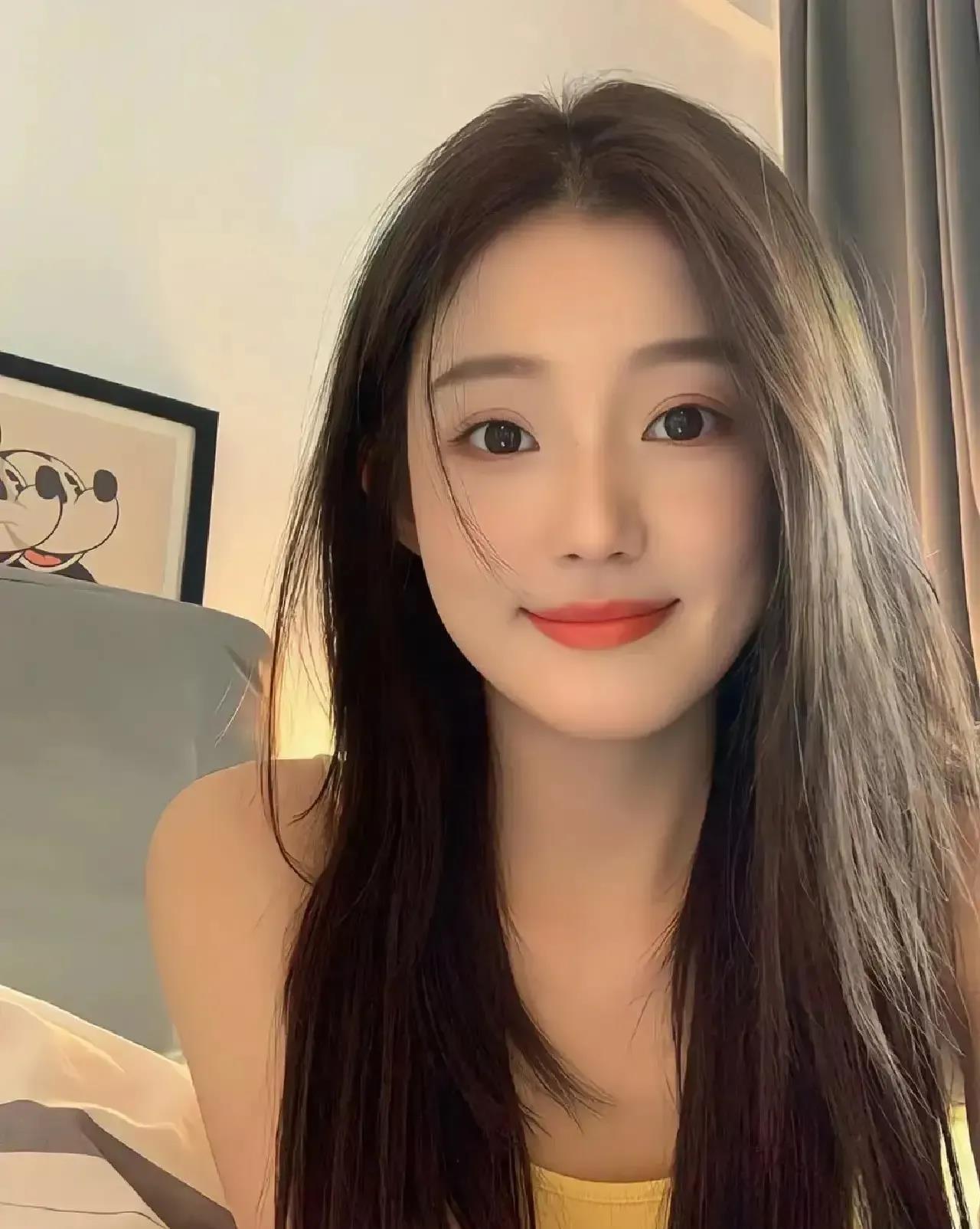 这颜值，在唐朝能进宫当嫔妃吗？

   记得小时候妈妈带我去村里面的神婆算命，说