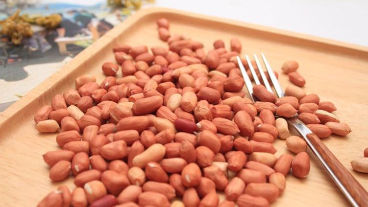 花生是糖尿病“导火索”？劝告：若想胰岛强壮，3种食物尽早忌口