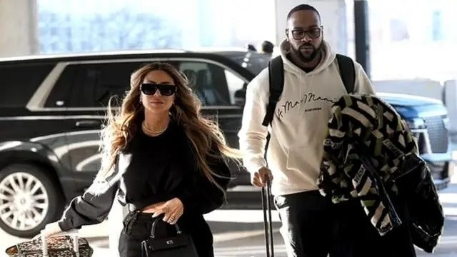 甜蜜拥吻！皮蓬前妻和乔丹儿子在机场大秀恩爱，完全无视外界声音